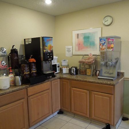 Super 8 By Wyndham Harrisonburg Motel Екстериор снимка