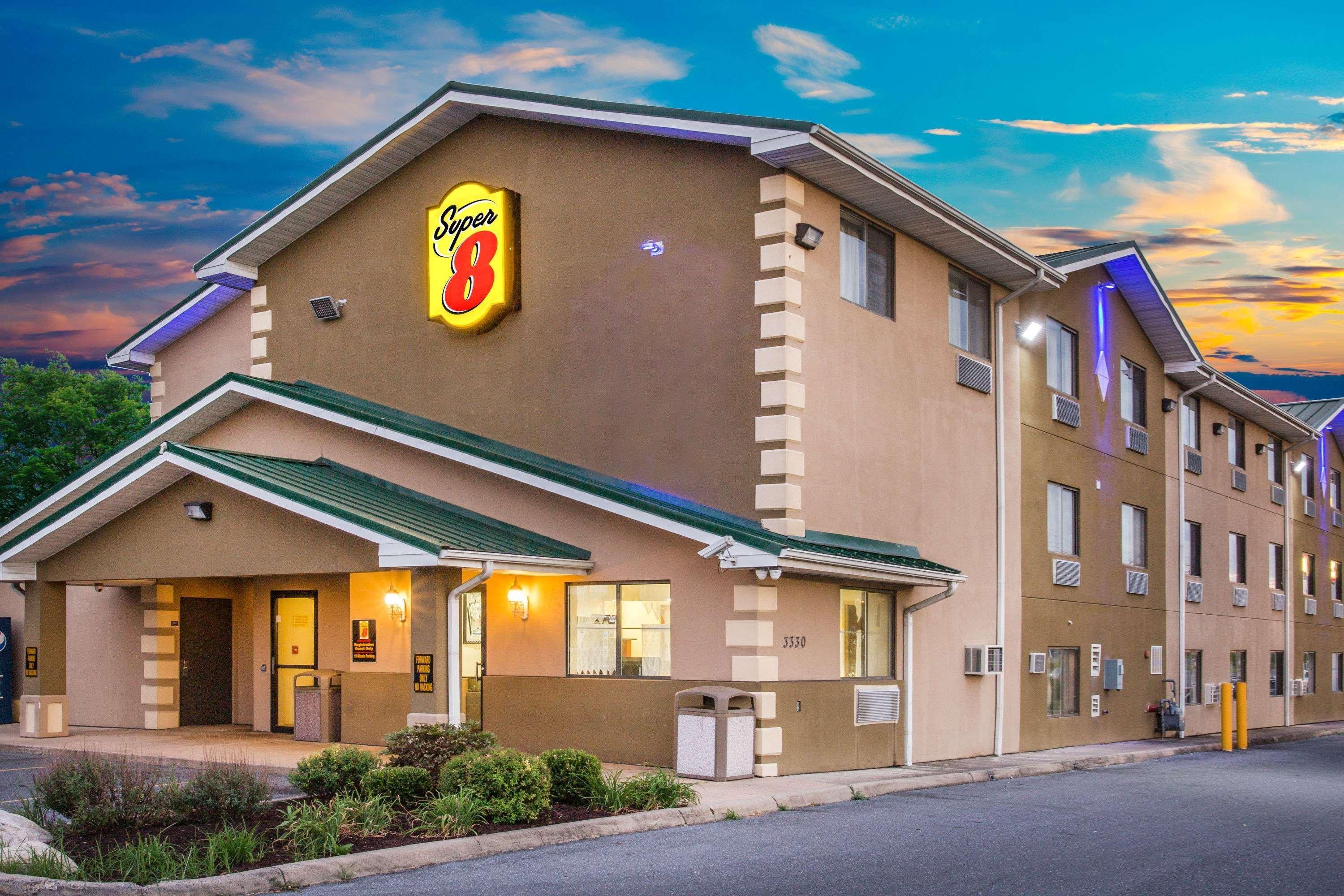 Super 8 By Wyndham Harrisonburg Motel Екстериор снимка