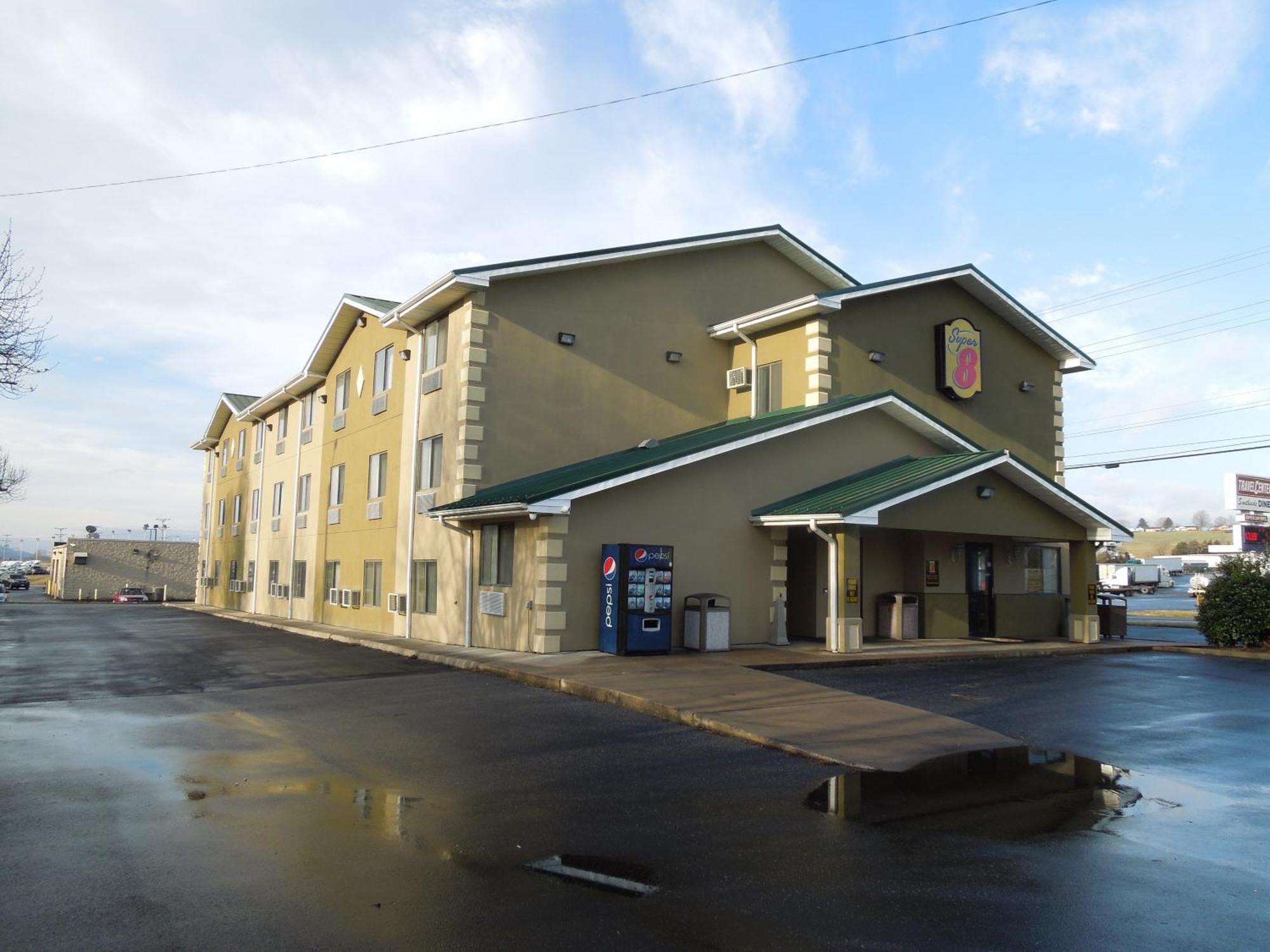 Super 8 By Wyndham Harrisonburg Motel Екстериор снимка