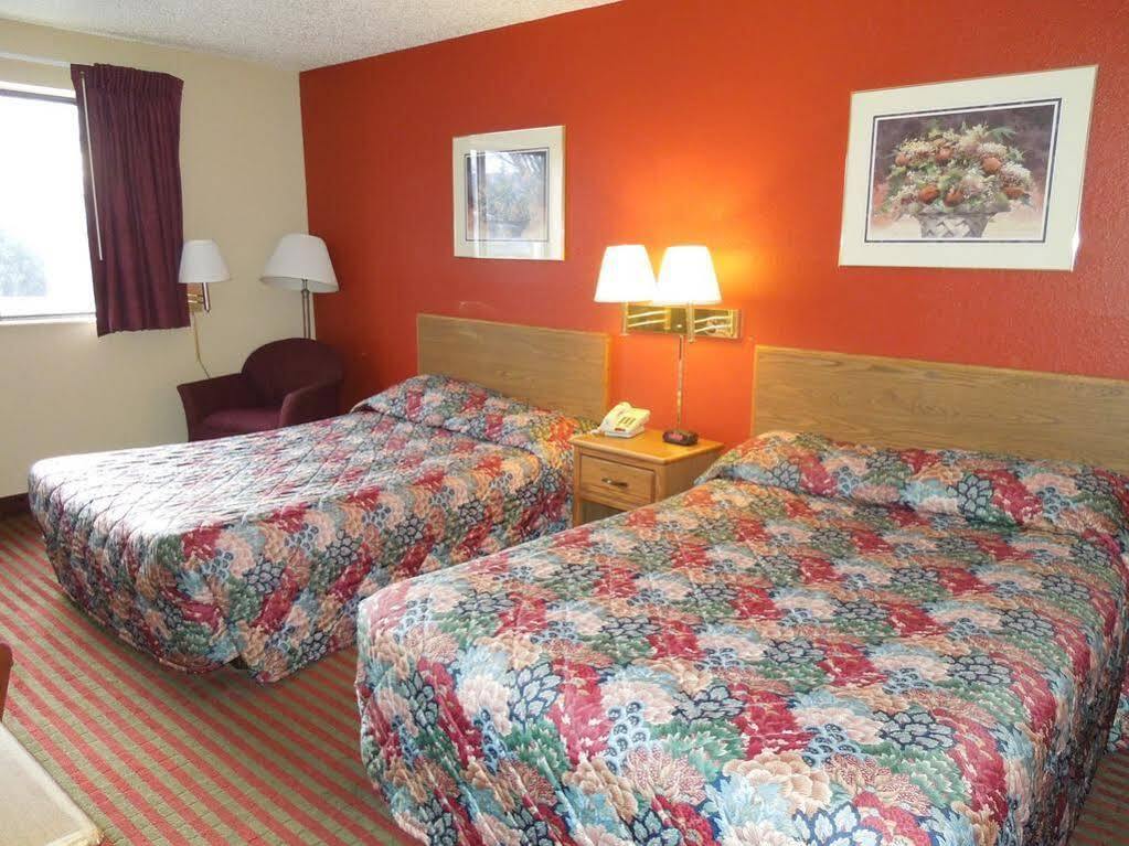 Super 8 By Wyndham Harrisonburg Motel Екстериор снимка